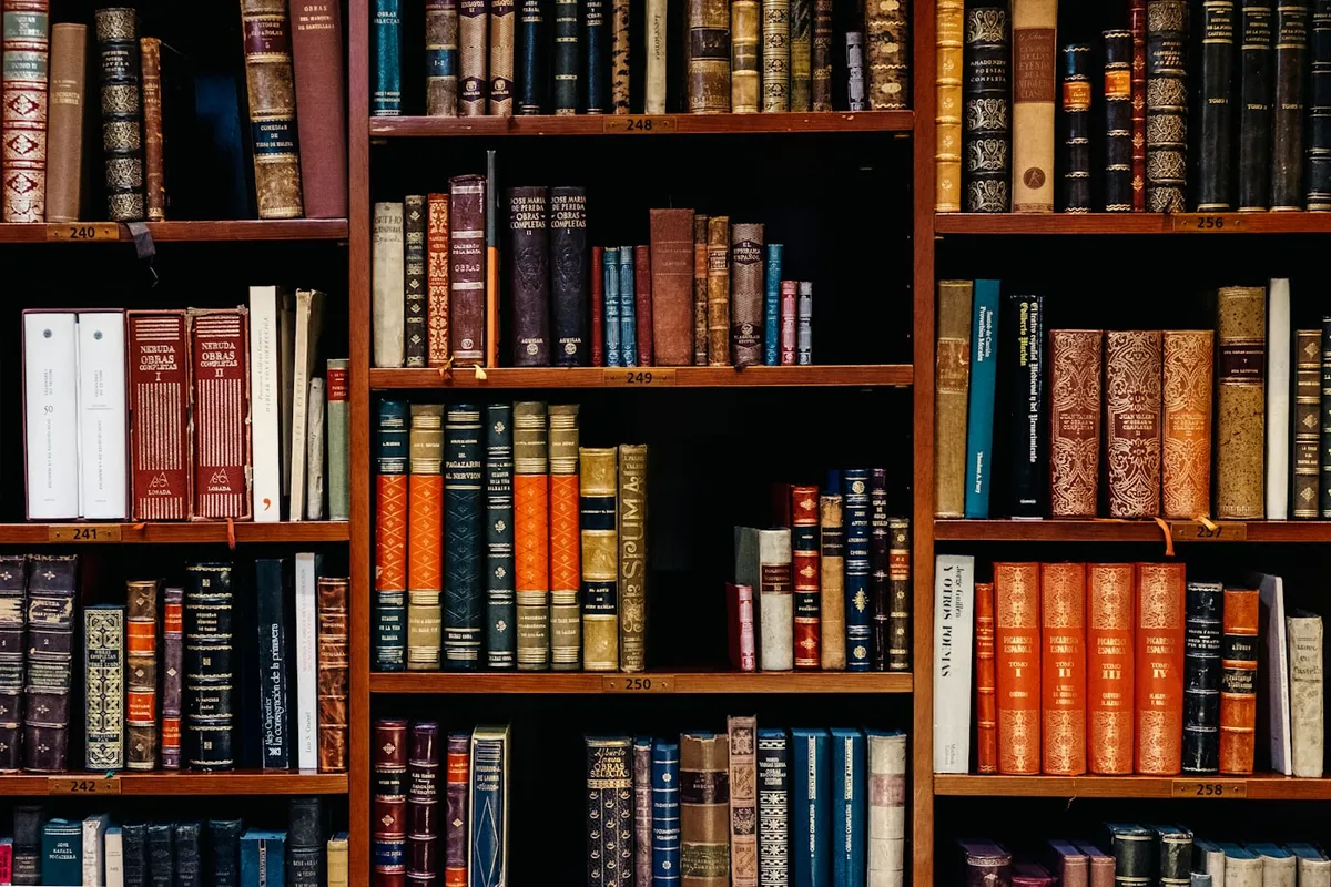 Library shelves for comparing reading ecosystems