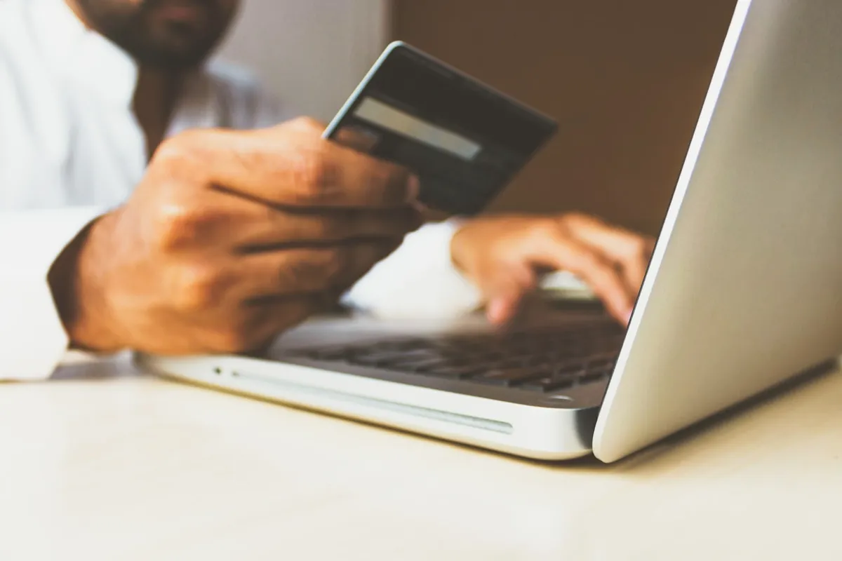 Secure payment screen for online shopping