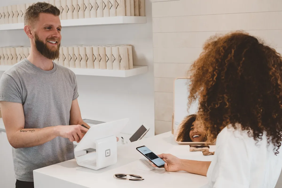 Online checkout screen with cart and payment details