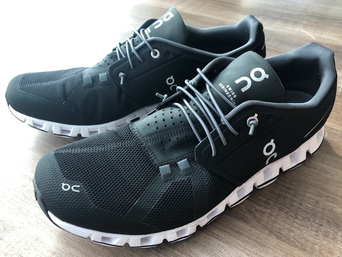 Lightweight running shoes with a segmented midsole