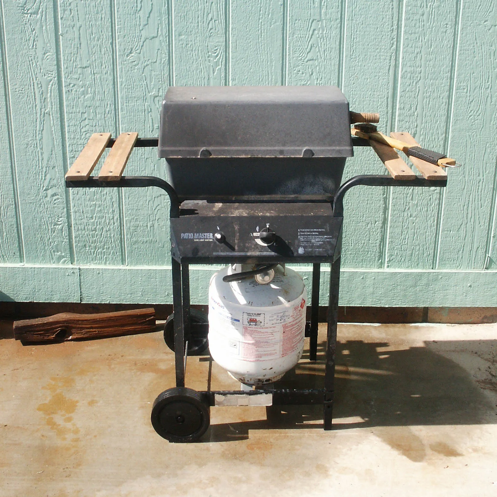 Gas vs Charcoal Grill Buying Guide: Which One You Will Actually Light