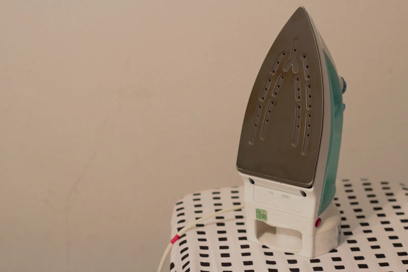 Iron and Garment Steamer Buying Guide: Steam Over Watts