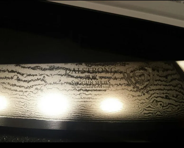 Layered steel pattern on a knife blade