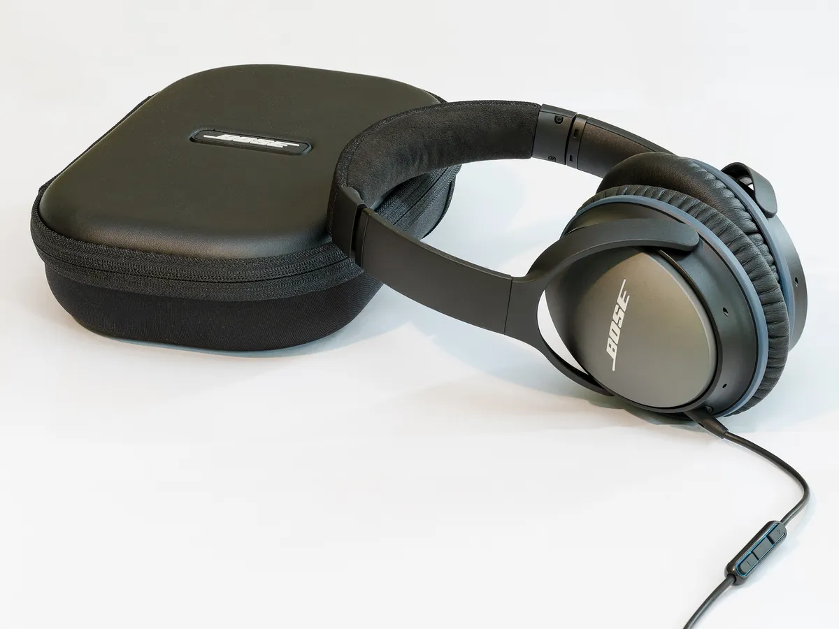 Noise cancelling over-ear headphones with a travel carry case