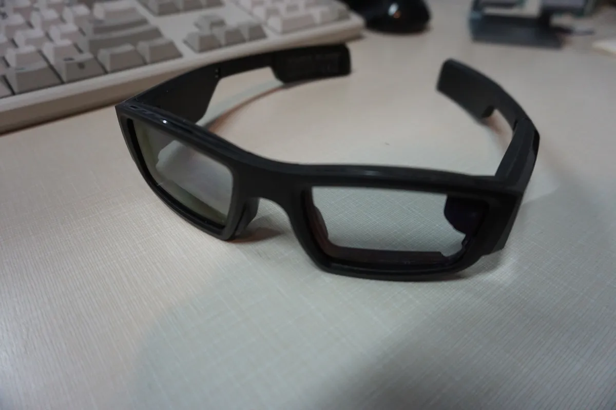 Smart glasses with a built-in display module