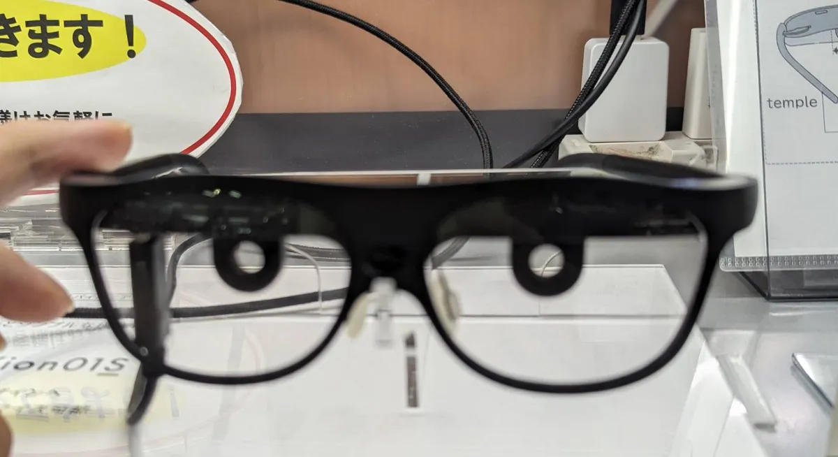 A pair of electronically adaptive eyewear