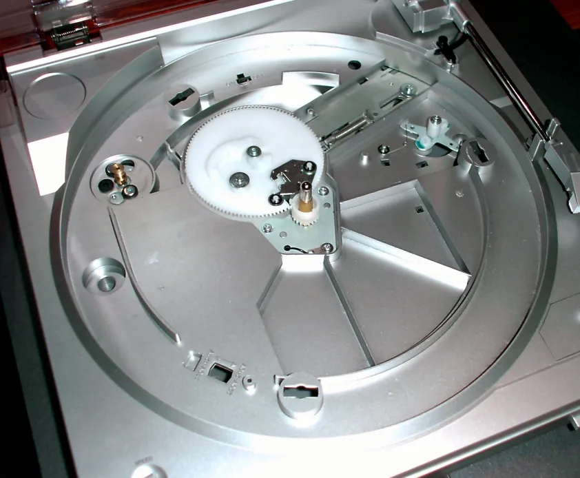Turntable Buying Guide: What Beginners Get Wrong About Vinyl