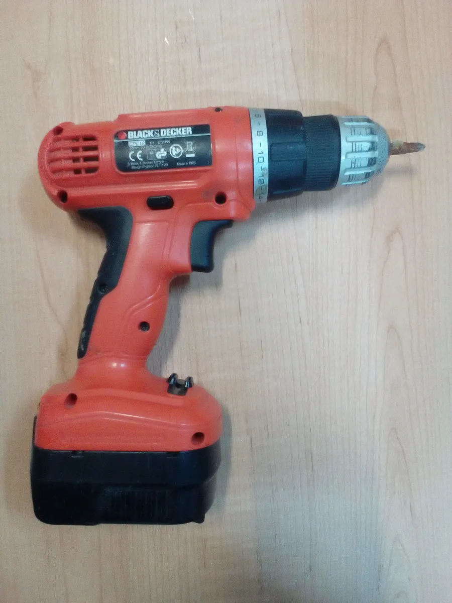 A compact cordless screwdriver drill
