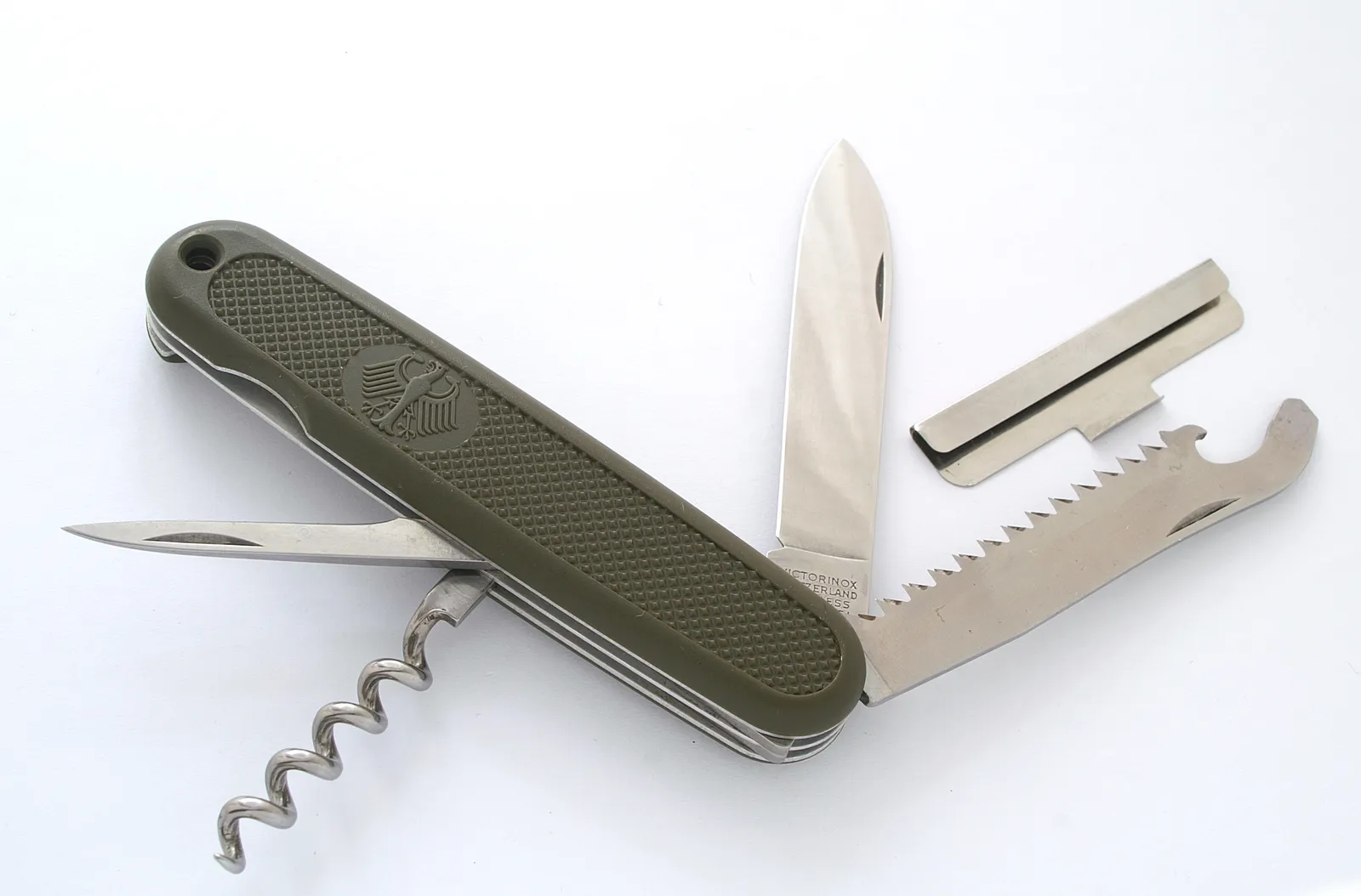 Everyday Carry Buying Guide: Four Things That Earn Pocket Space