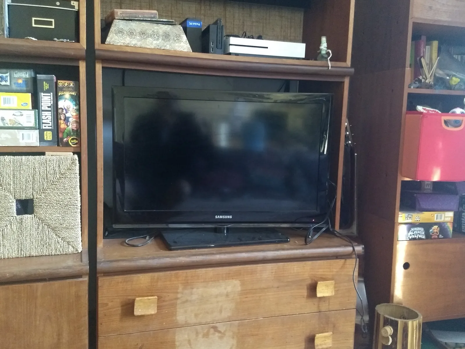 TV Buying Guide: Panel Type and Room Light Decide Everything