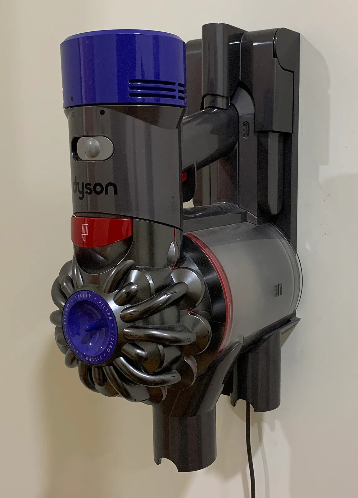 Dyson V15 Detect Review: Laser Suction Tested Against Marketing Claims
