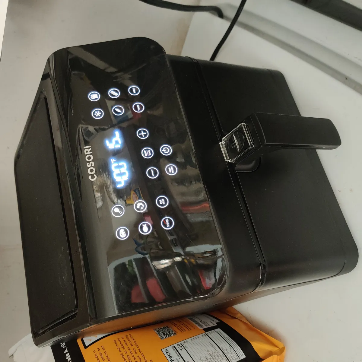 Air fryer control panel showing preset cooking programmes