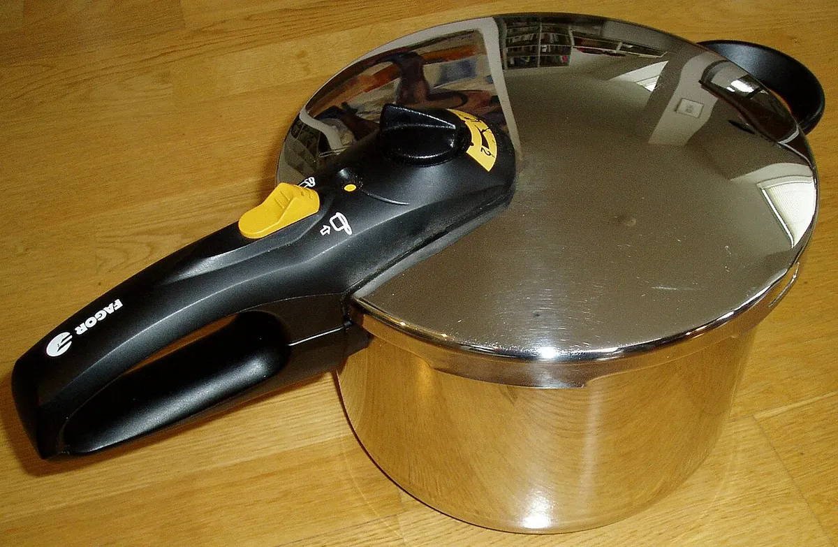 Pressure cooker with sealed lid and pressure release valve