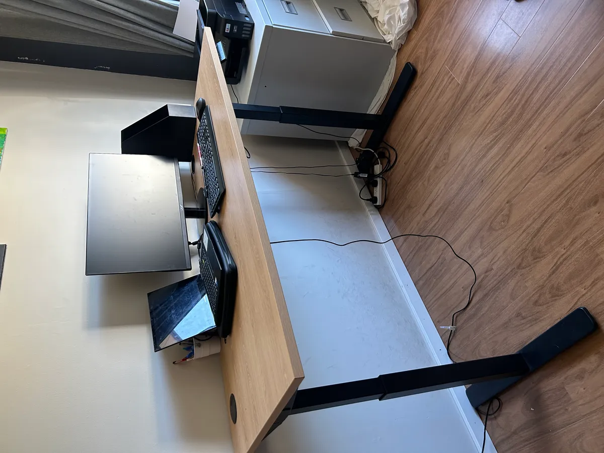 Height adjustable standing desk workstation with dual monitors