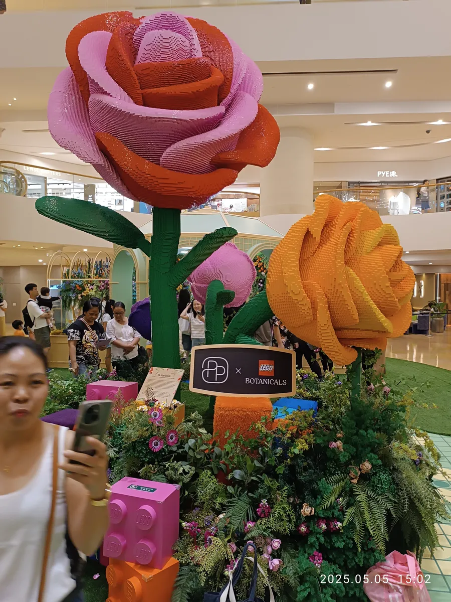 Display of LEGO flower models arranged as a bouquet