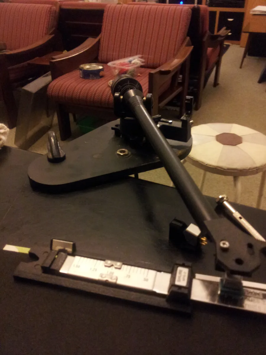 An adjustable tonearm with counterweight, the kind of arm the AT-LP60X does not have