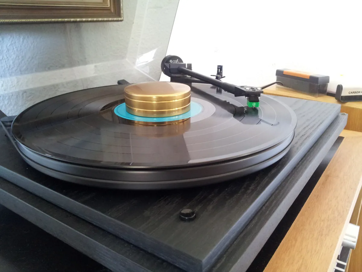 A higher-end audiophile turntable setup with a Linn tonearm and Audio-Technica AT95E cartridge, used here as a comparison reference point