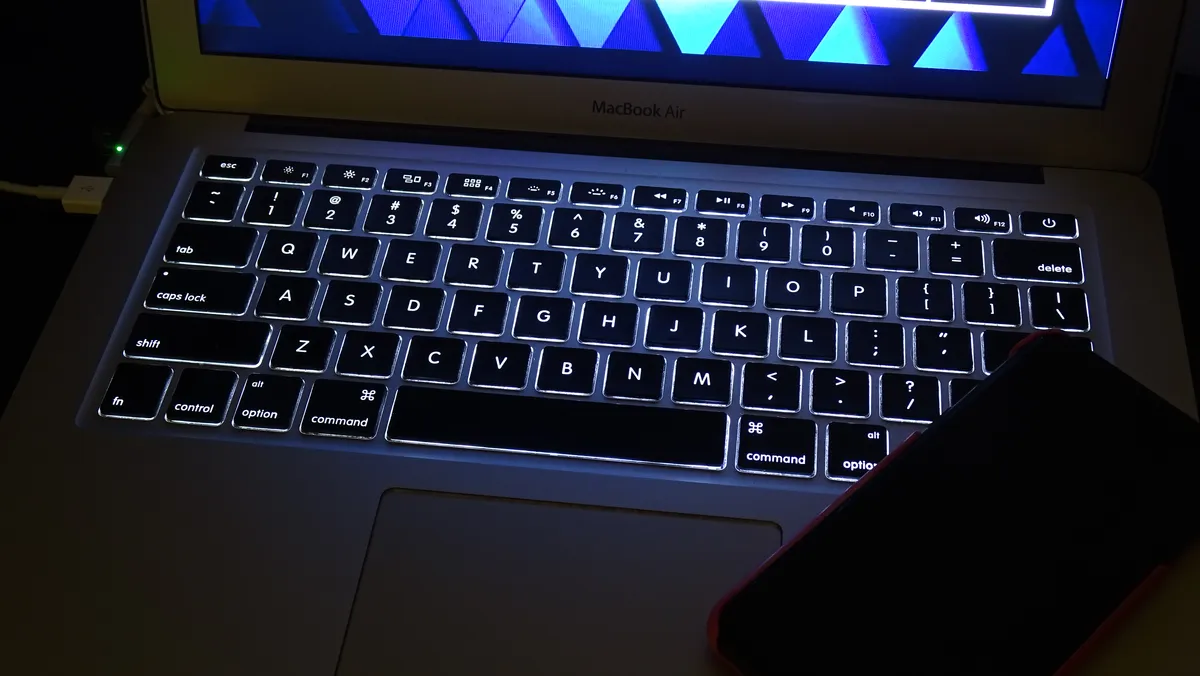 MacBook Air built-in keyboard shown for layout comparison
