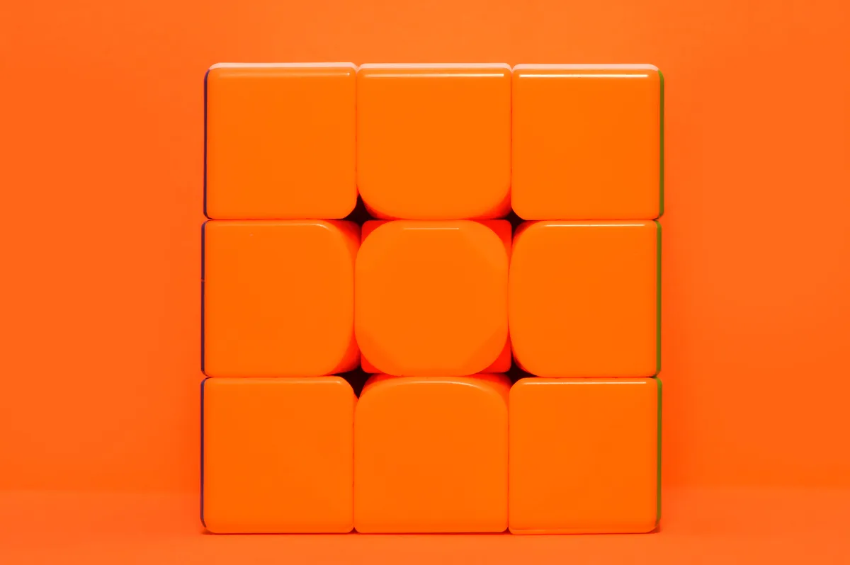 Another modern speedcube design, shown for comparison of mechanism styles