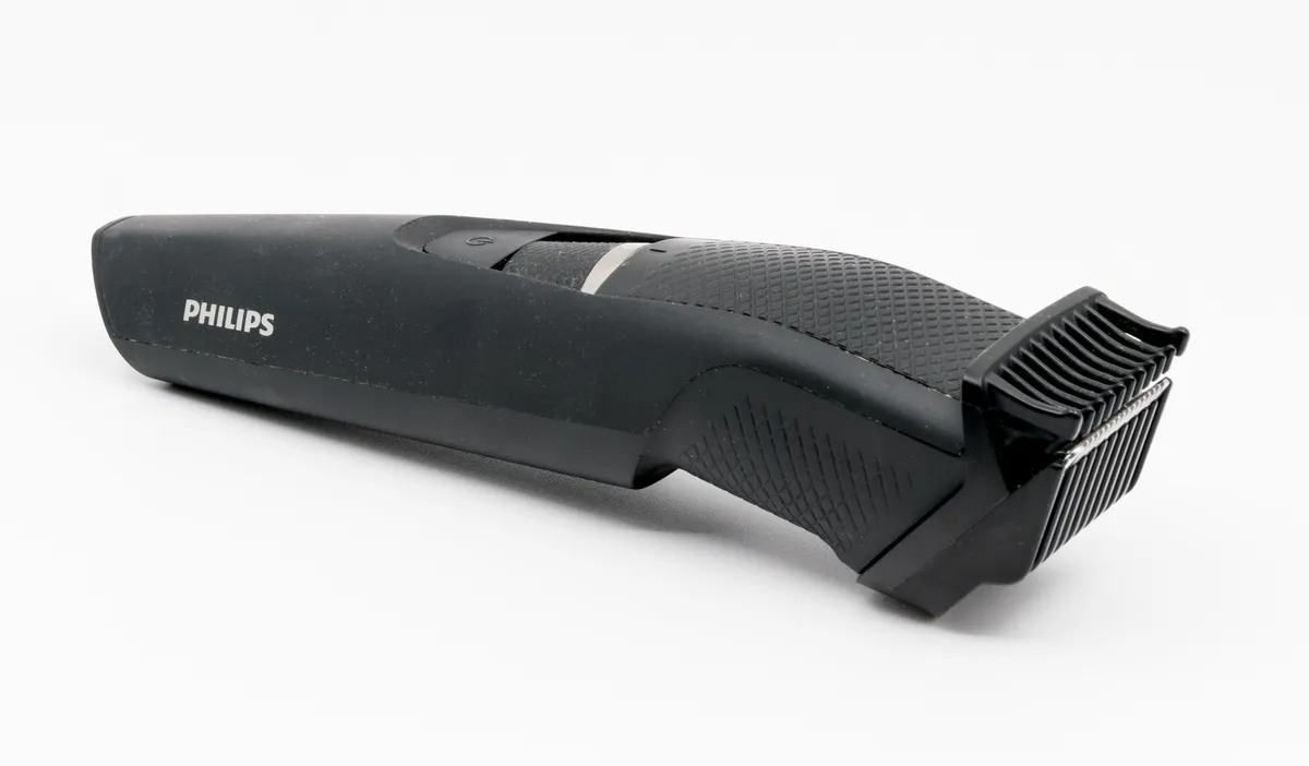 Detail trimmer of the kind used for edging and necklines